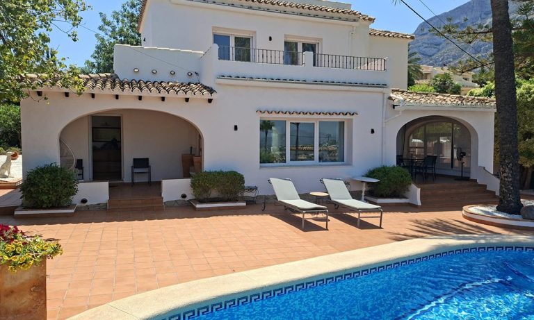 Villa met zeezicht in Denia
