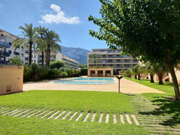 Appartement met privetuin in Denia