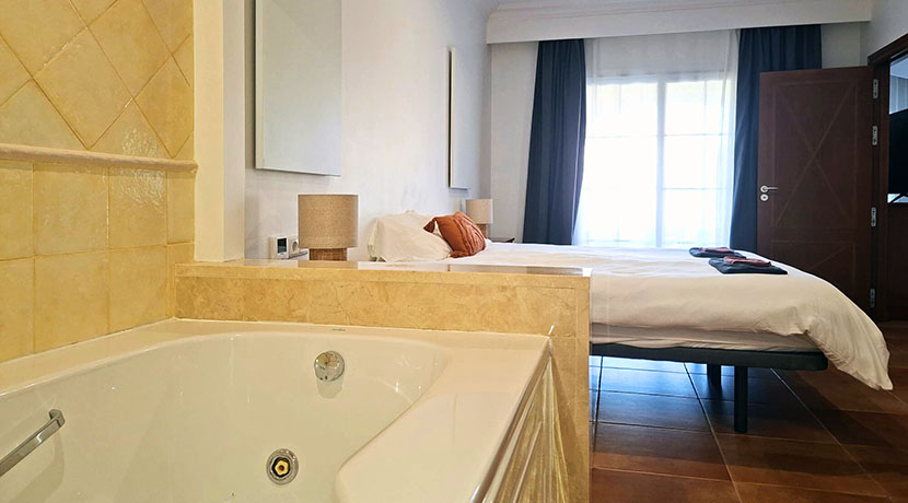 Appartement aan golfbaan in La Sella