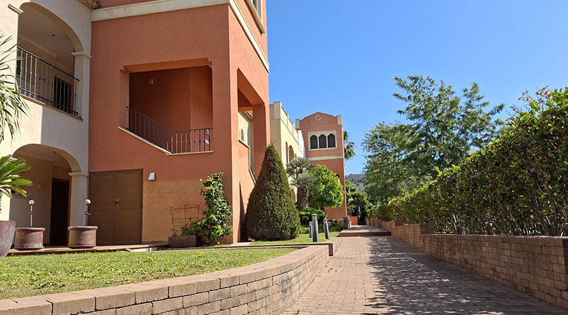 Appartement aan golfbaan in La Sella