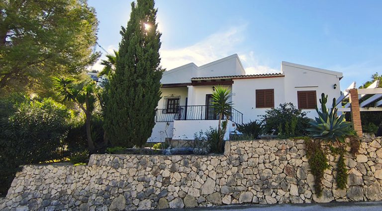Bungalow met tuin in La Sella