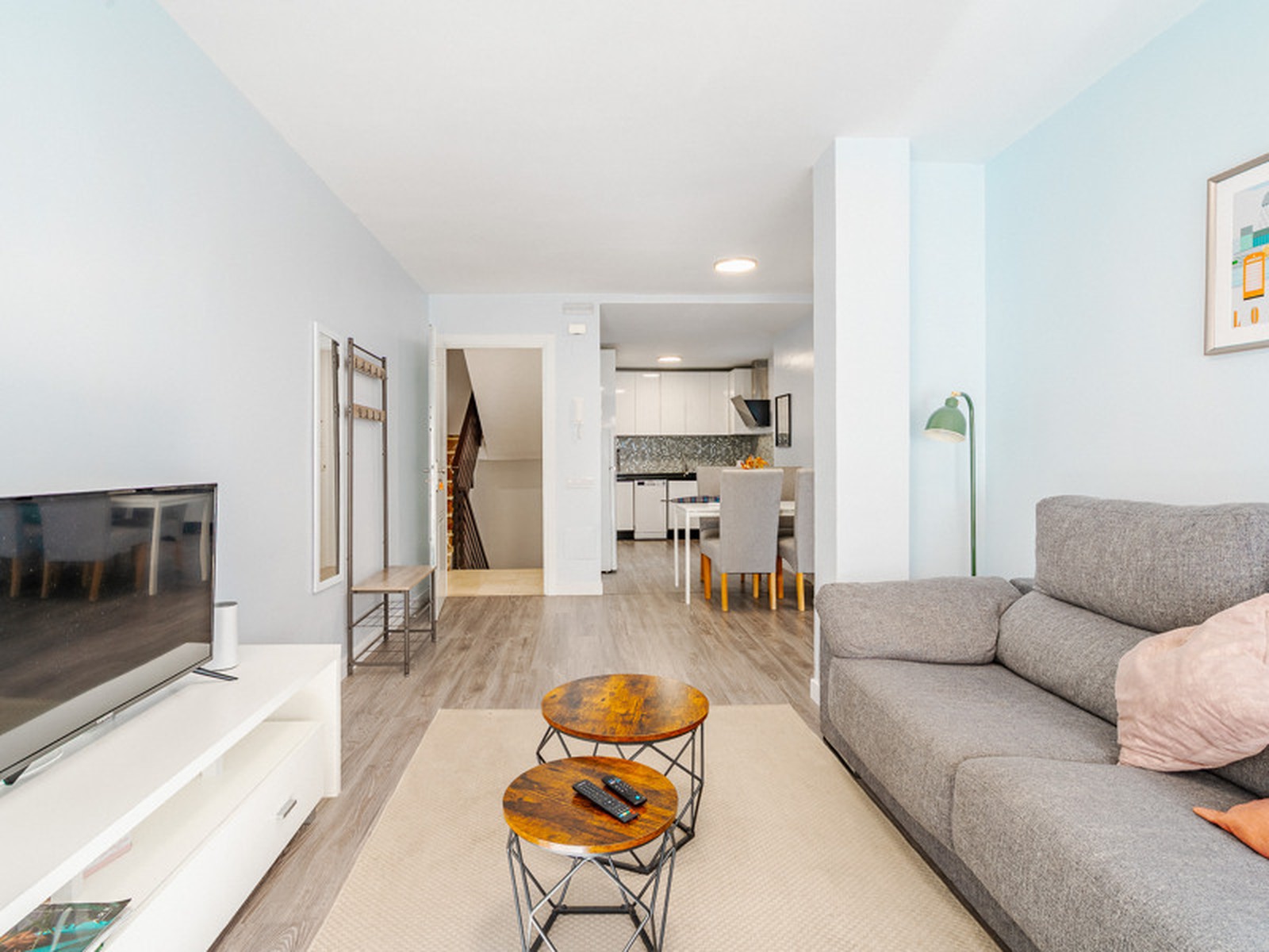 Tourist-licensed building in Estepona, 6 apartments and 2 commercial units